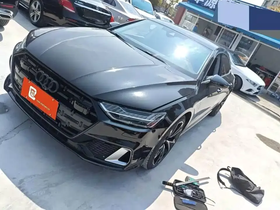 Audi A7L — фото 1
