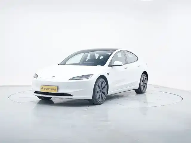 Tesla Model 3 — фото 1