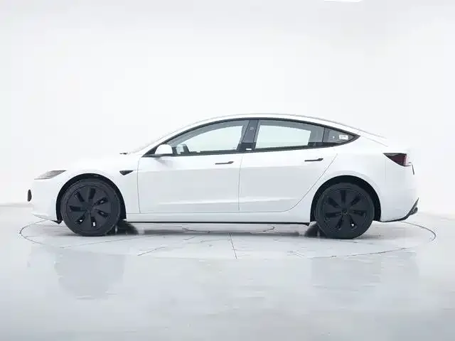 Tesla Model 3 — фото 9