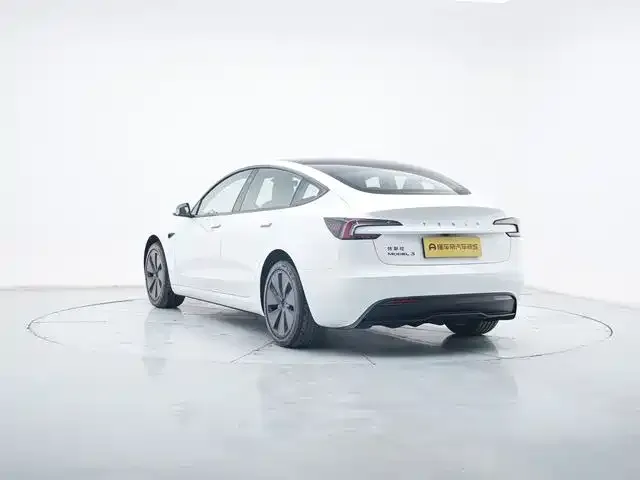 Tesla Model 3 — фото 10