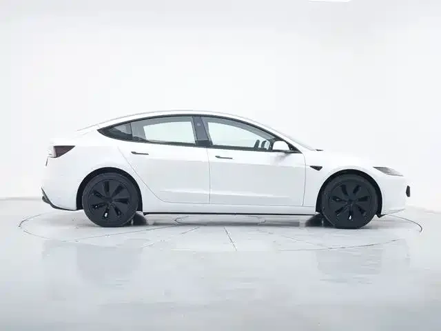 Tesla Model 3 — фото 7