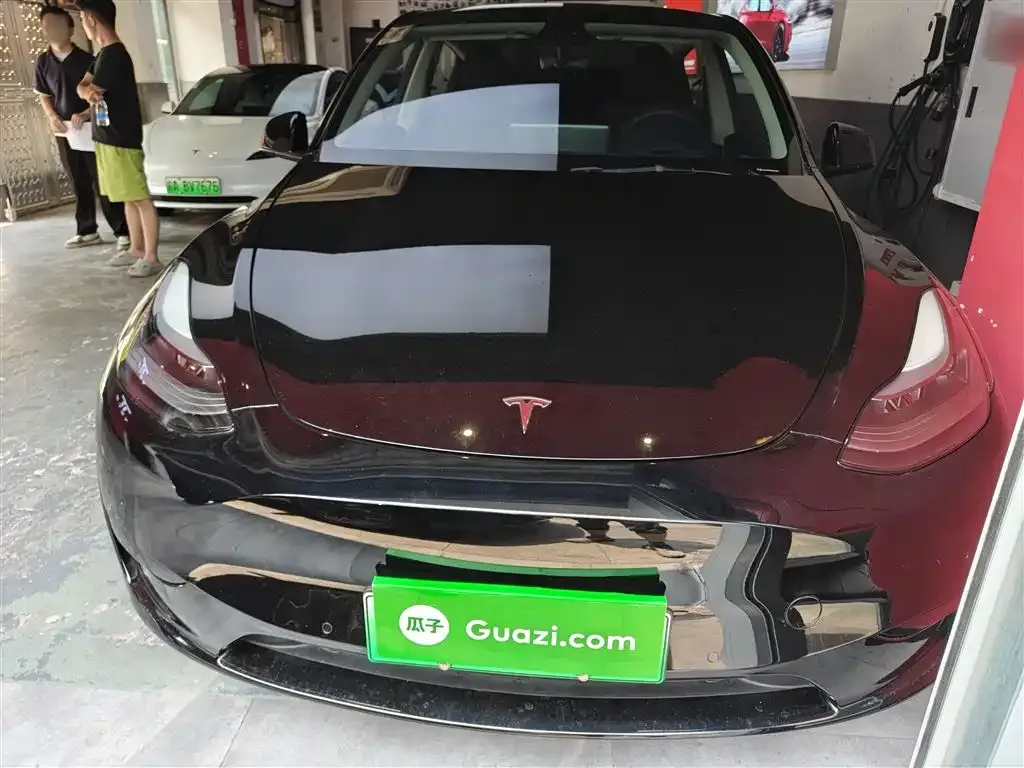 Tesla Model Y — фото 10