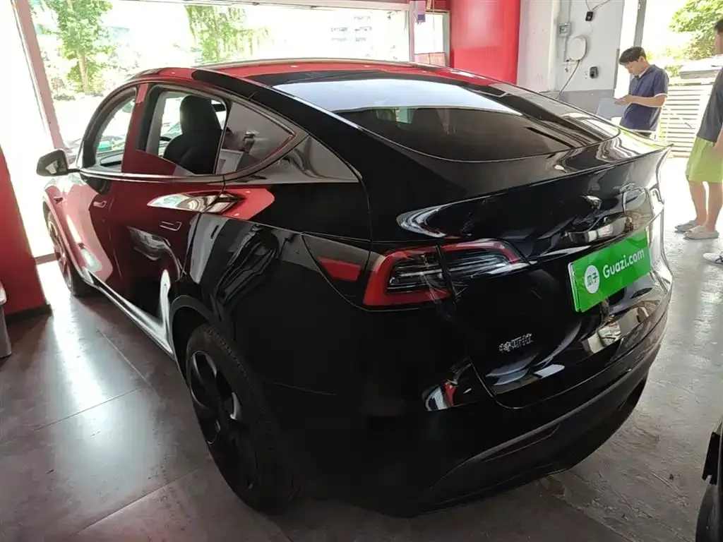 Tesla Model Y — фото 9