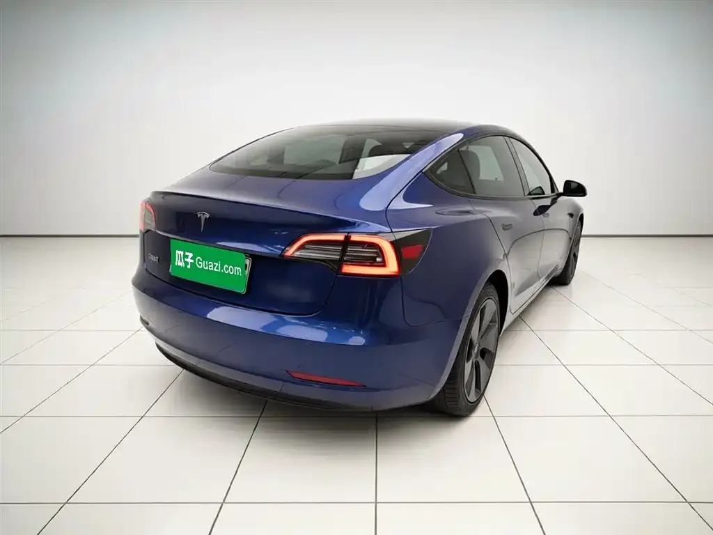 Tesla Model 3 — фото 10