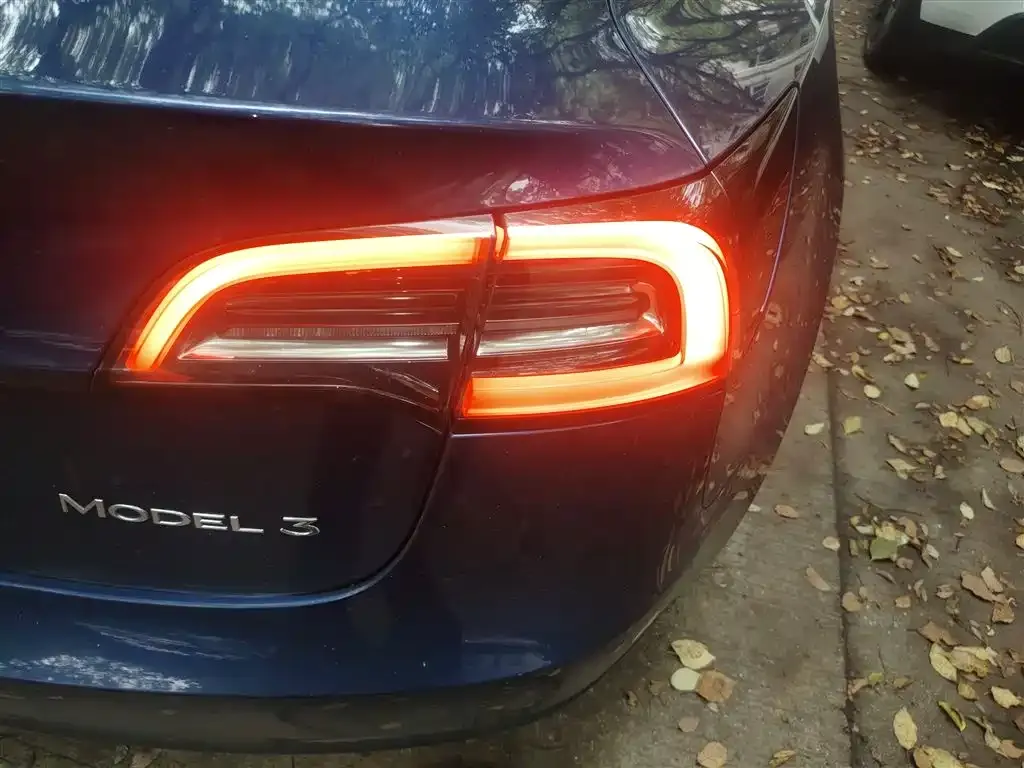 Tesla Model 3 — фото 8