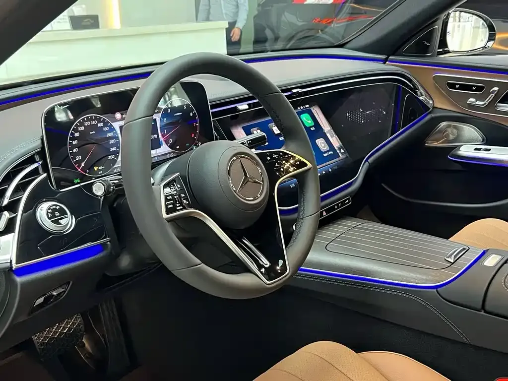 Mercedes-Benz E-Class — фото 10