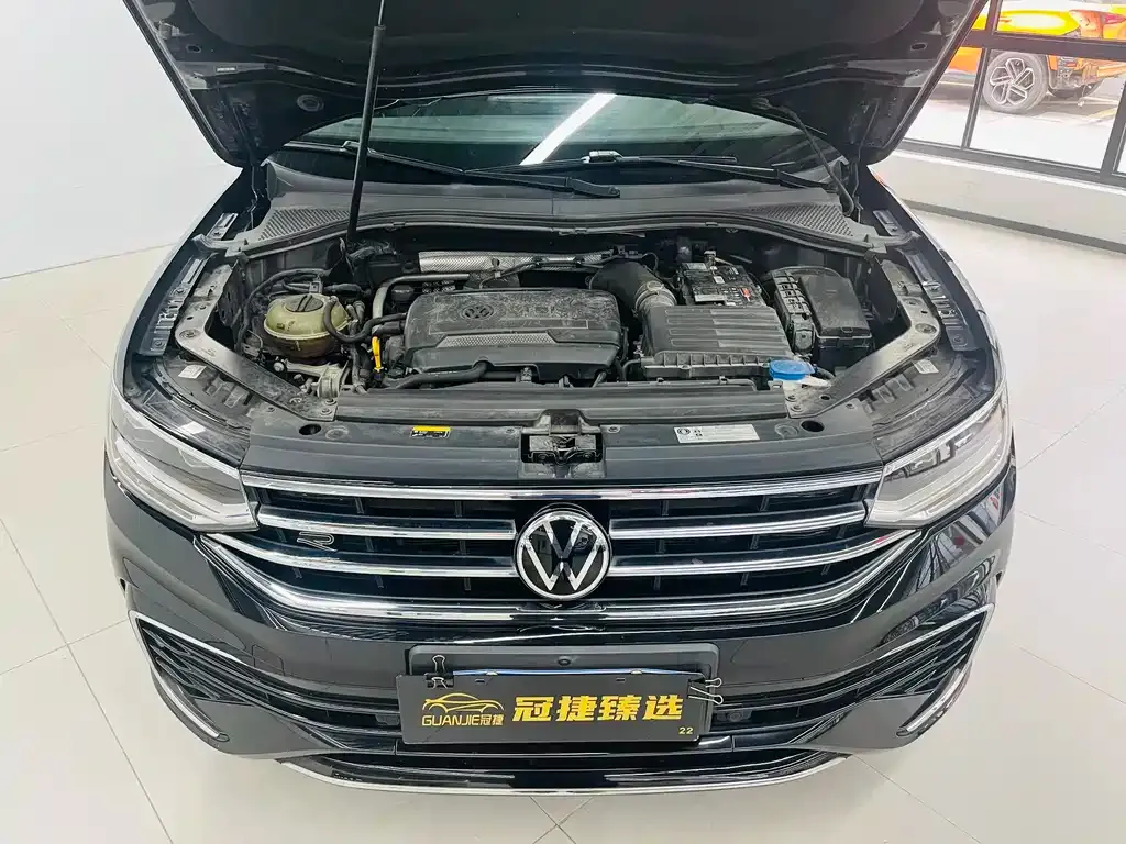 Volkswagen Tiguan L — фото 10