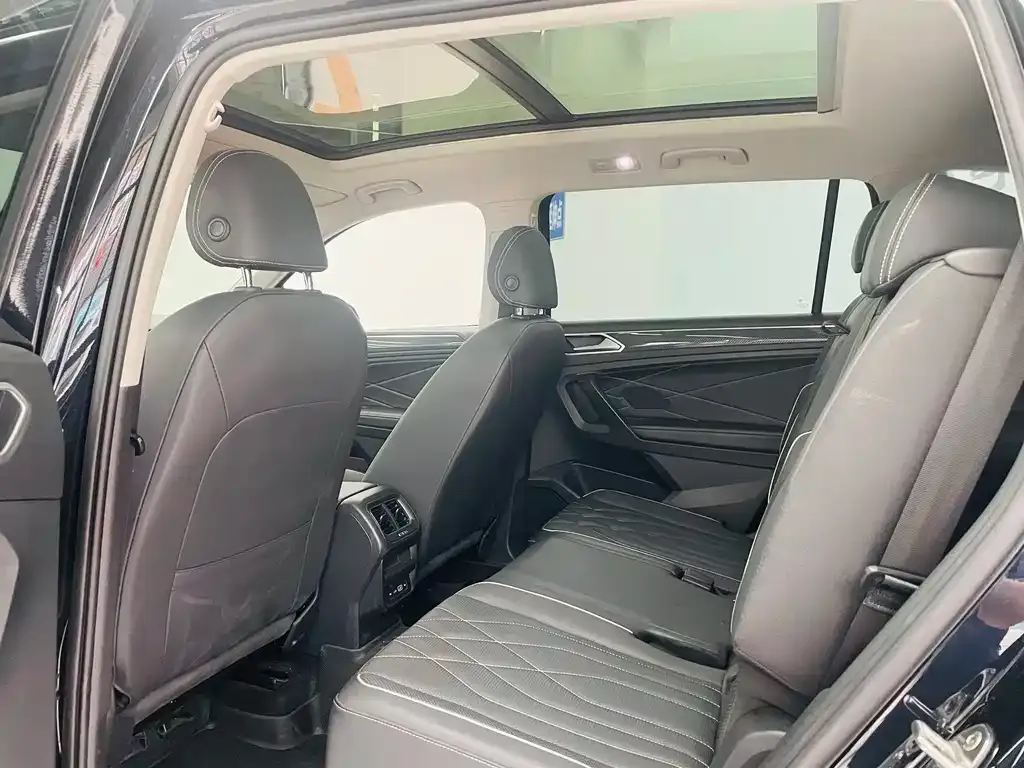 Volkswagen Tiguan L — фото 4