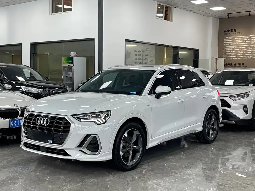 Audi Q3 — фото 1