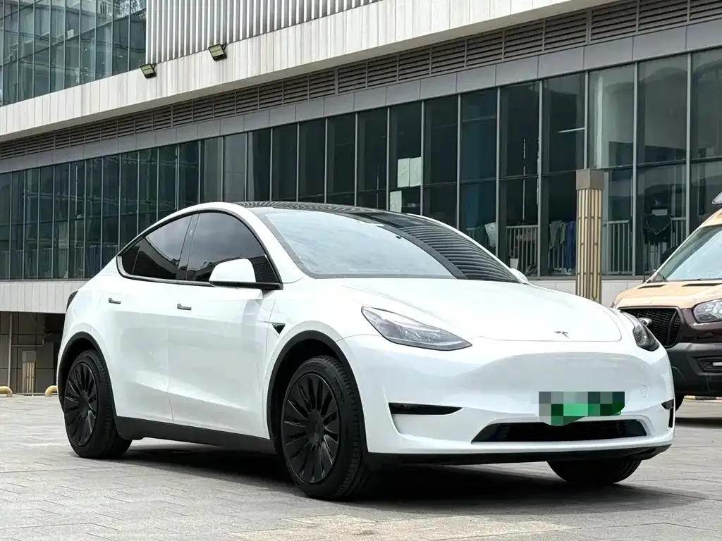 Tesla Model Y — фото 7