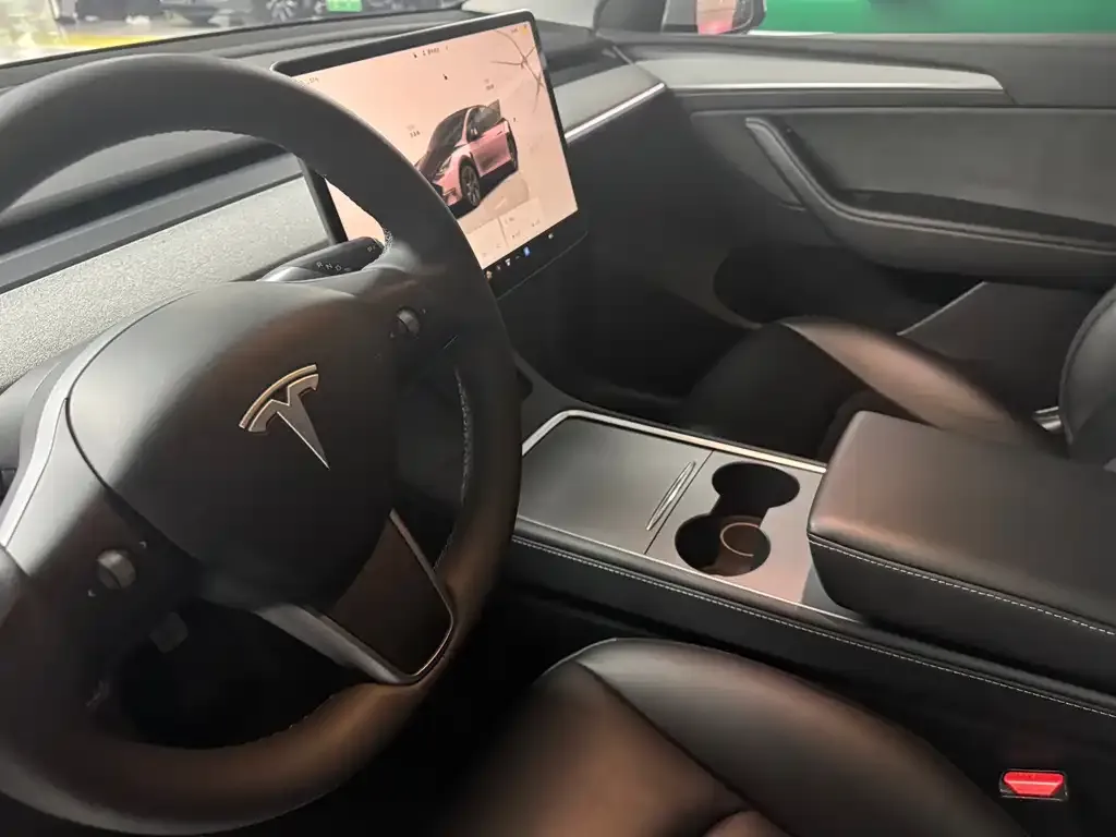Tesla Model Y — фото 2