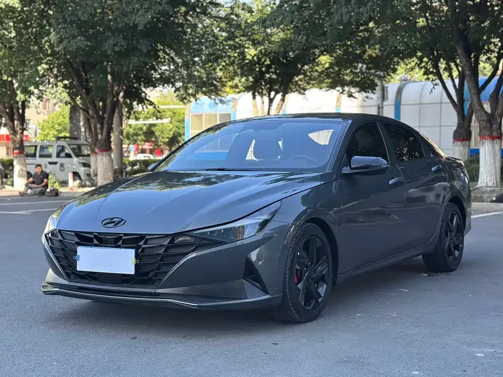 Hyundai Elantra — фото 1