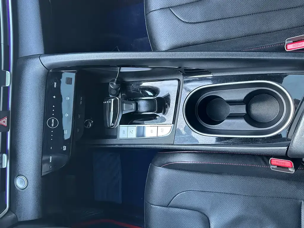 Hyundai Elantra — фото 10