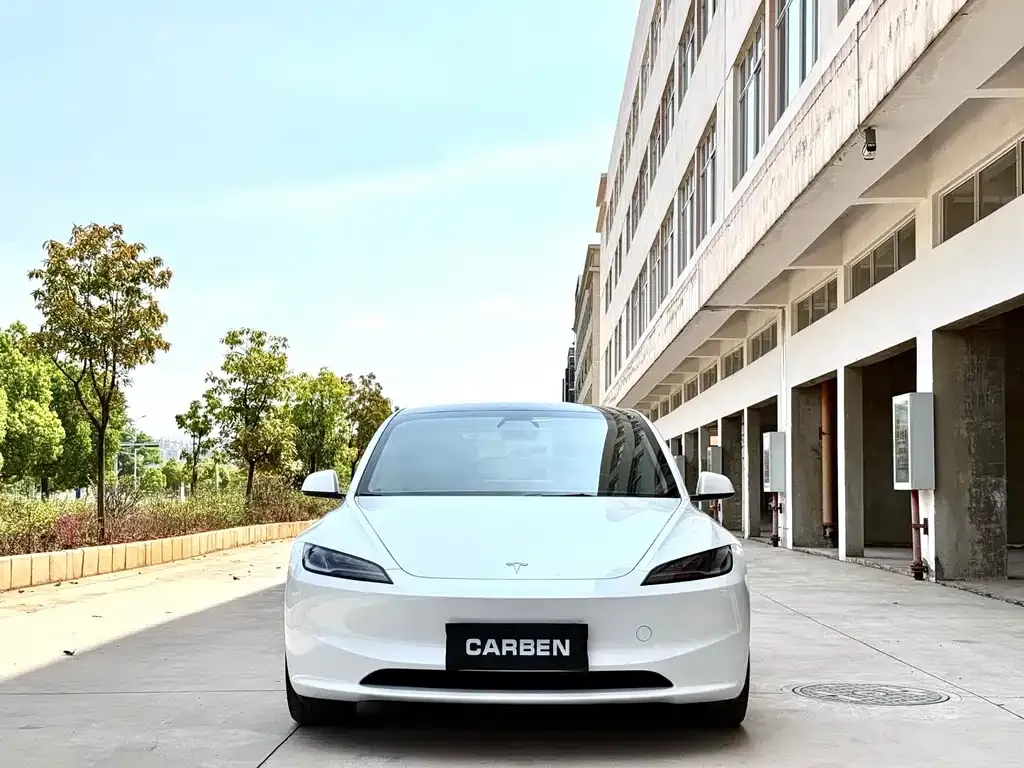 Tesla Model 3 — фото 1