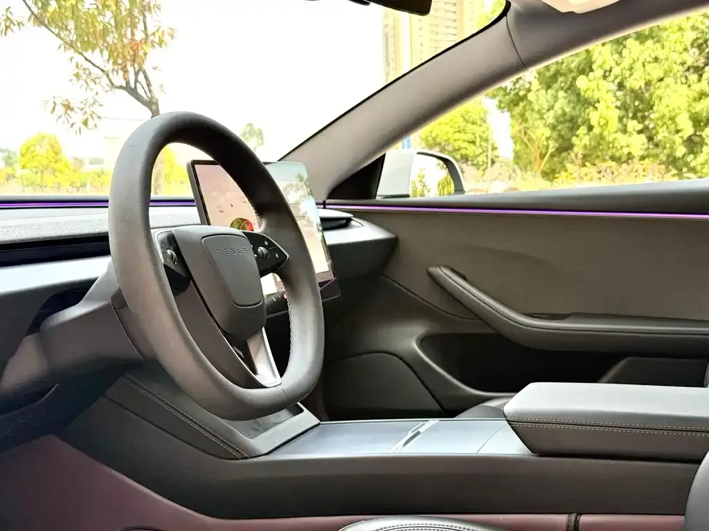 Tesla Model 3 — фото 4
