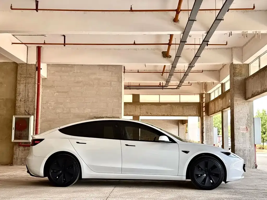 Tesla Model 3 — фото 5