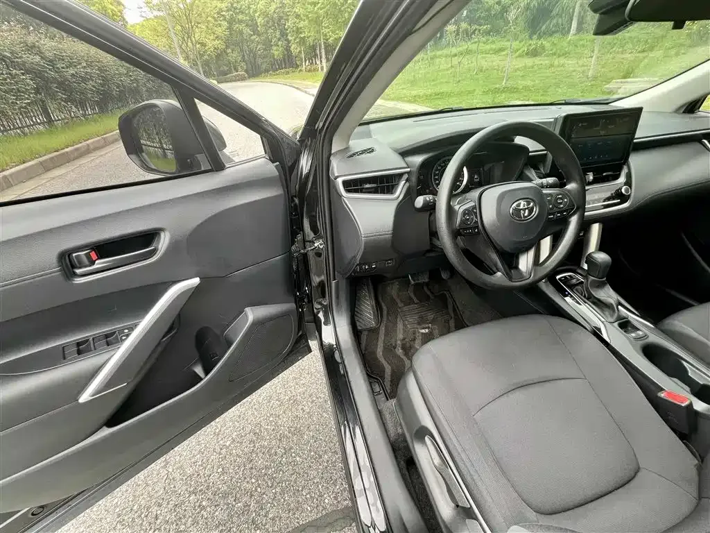 Toyota Corolla Cross 2023 из CN, фото 3