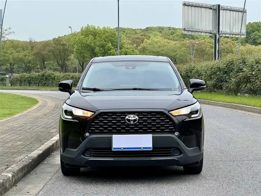 Toyota Corolla Cross 2023 из CN, фото 10