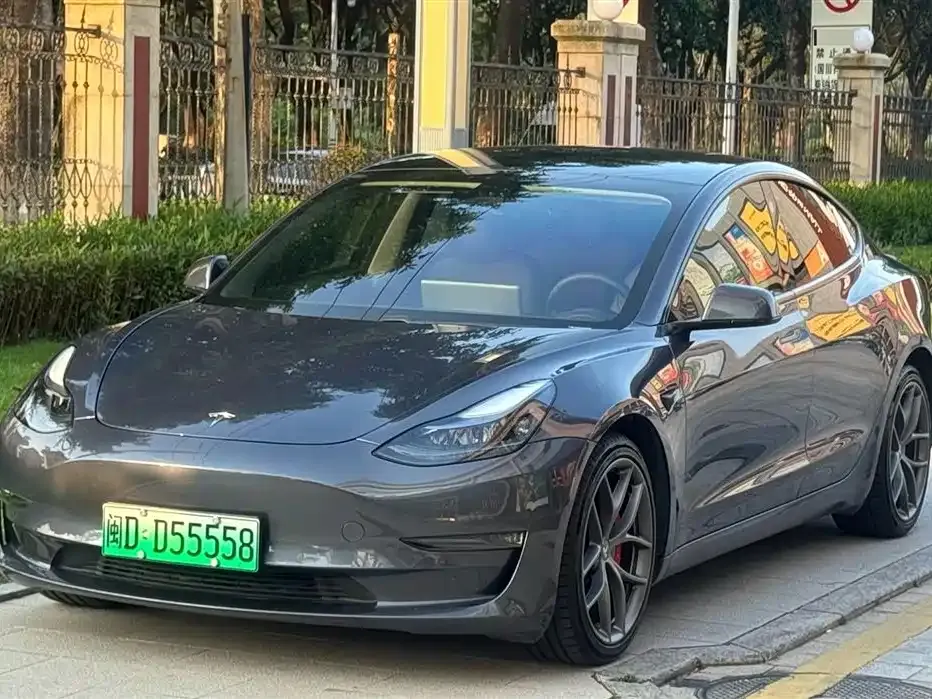 Tesla Model 3 — фото 1