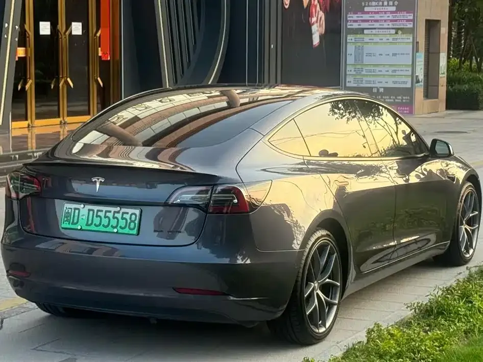 Tesla Model 3 — фото 5