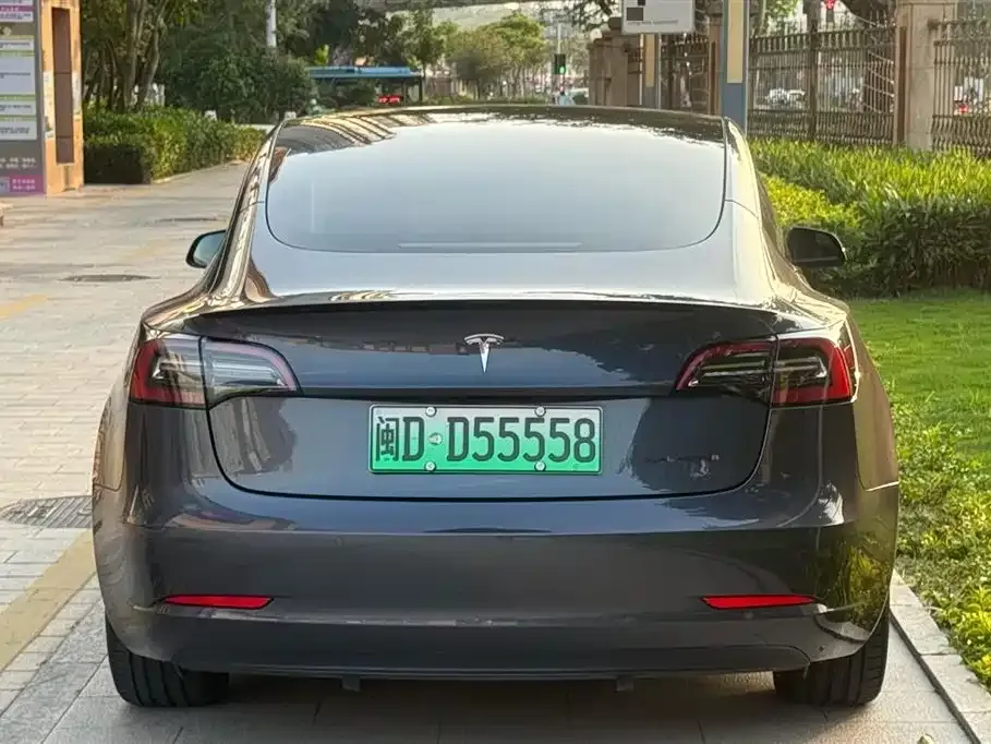 Tesla Model 3 — фото 3