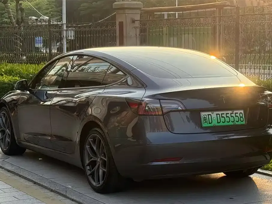 Tesla Model 3 — фото 2