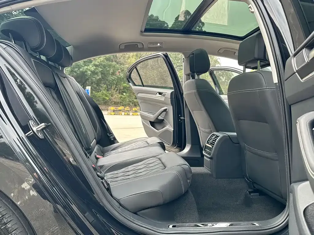 Volkswagen Magotan GTE PHEV 2024 из CN, фото 2