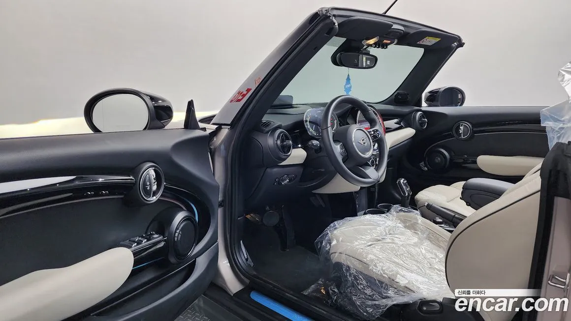 Mini Cooper Convertible 2023 из KR, фото 5
