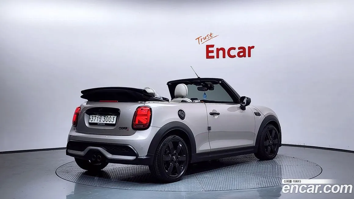 Mini Cooper Convertible 2023 из KR, фото 6