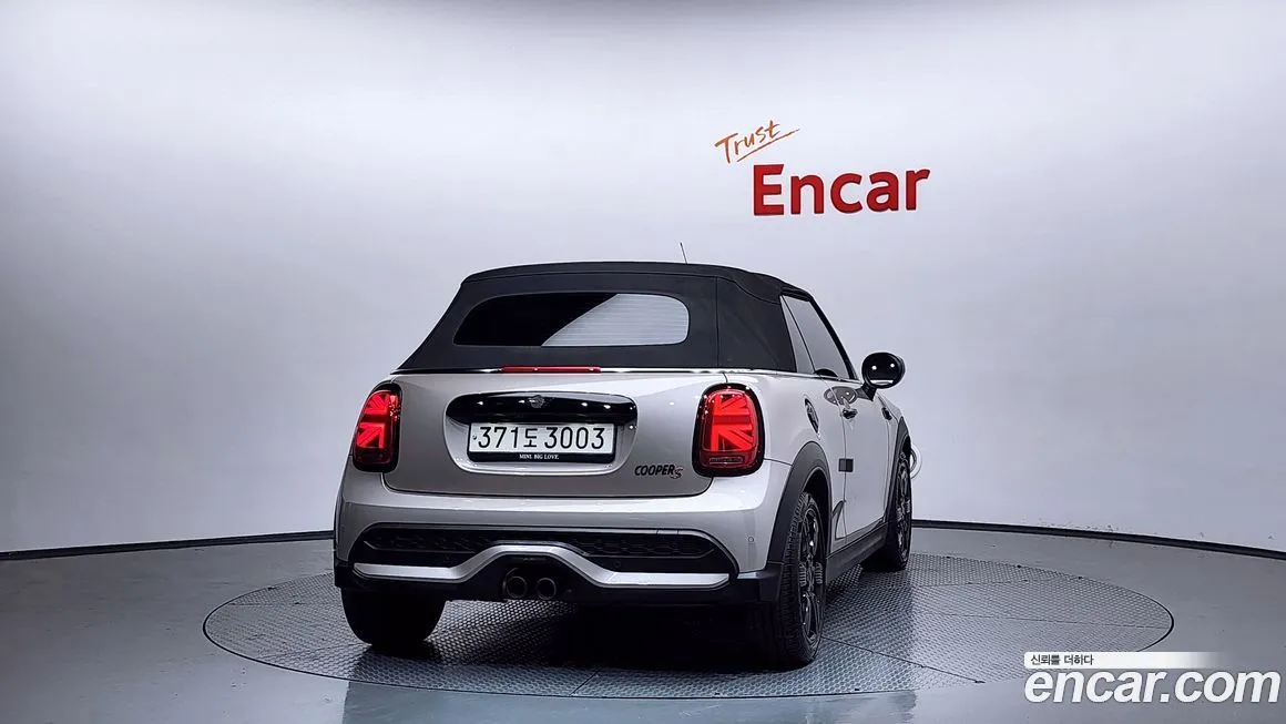 Mini Cooper Convertible 2023 из KR, фото 3