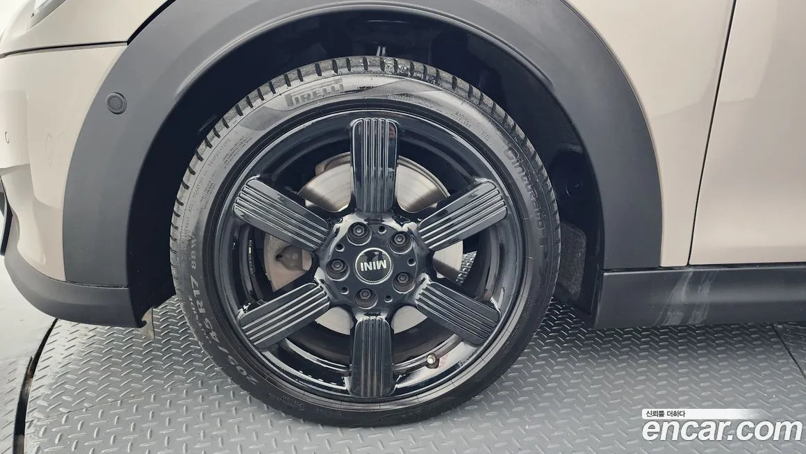 Mini Cooper Convertible 2023 из KR, фото 7