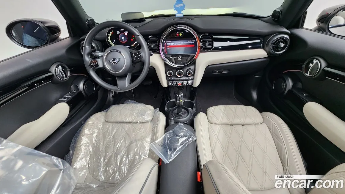 Mini Cooper Convertible 2023 из KR, фото 2