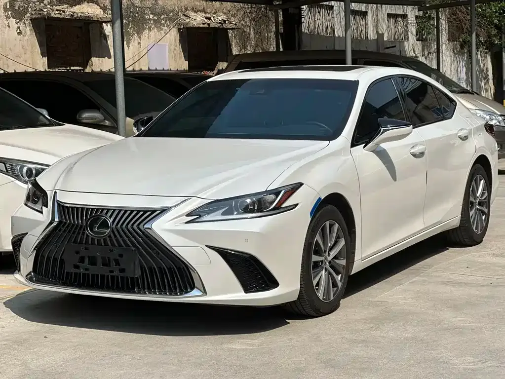 Lexus ES — фото 1