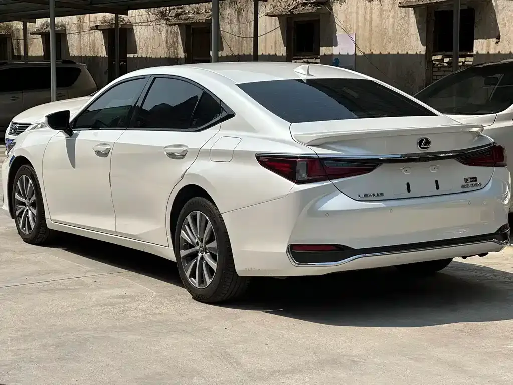 Lexus ES — фото 8