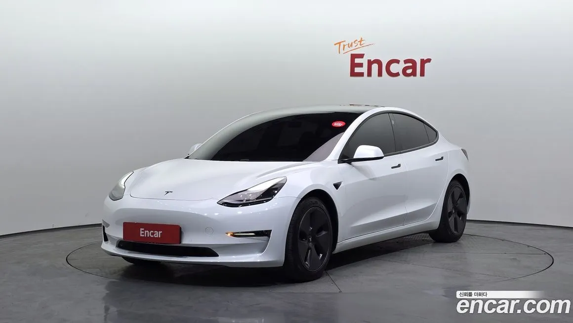 Tesla Model 3 — фото 1