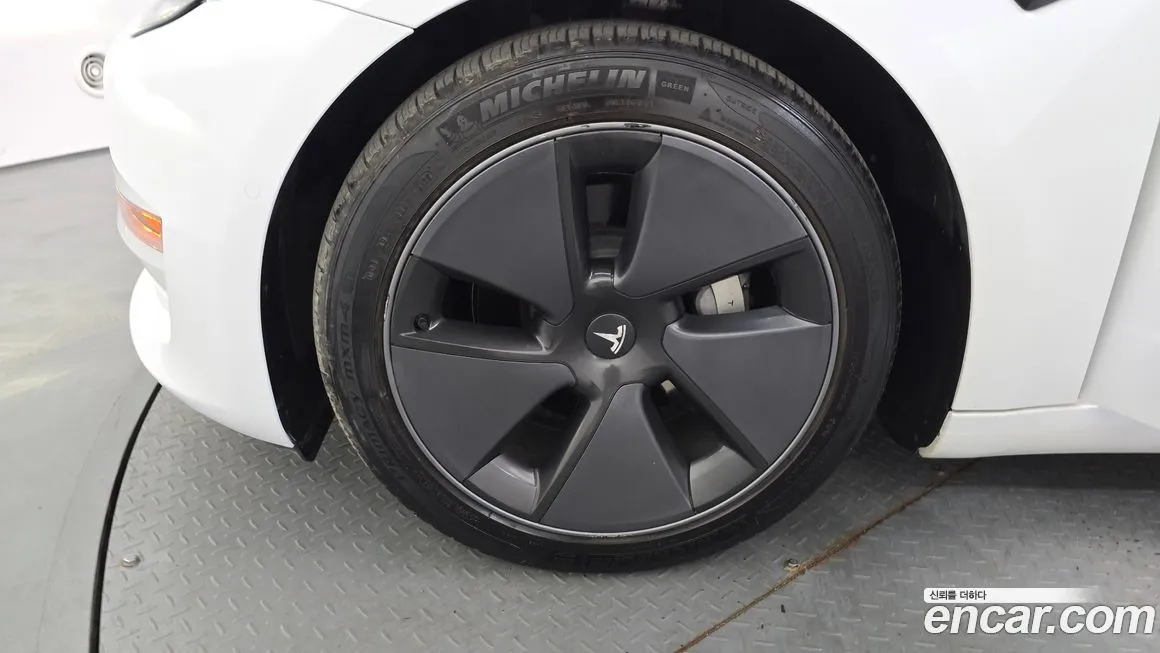 Tesla Model 3 — фото 4