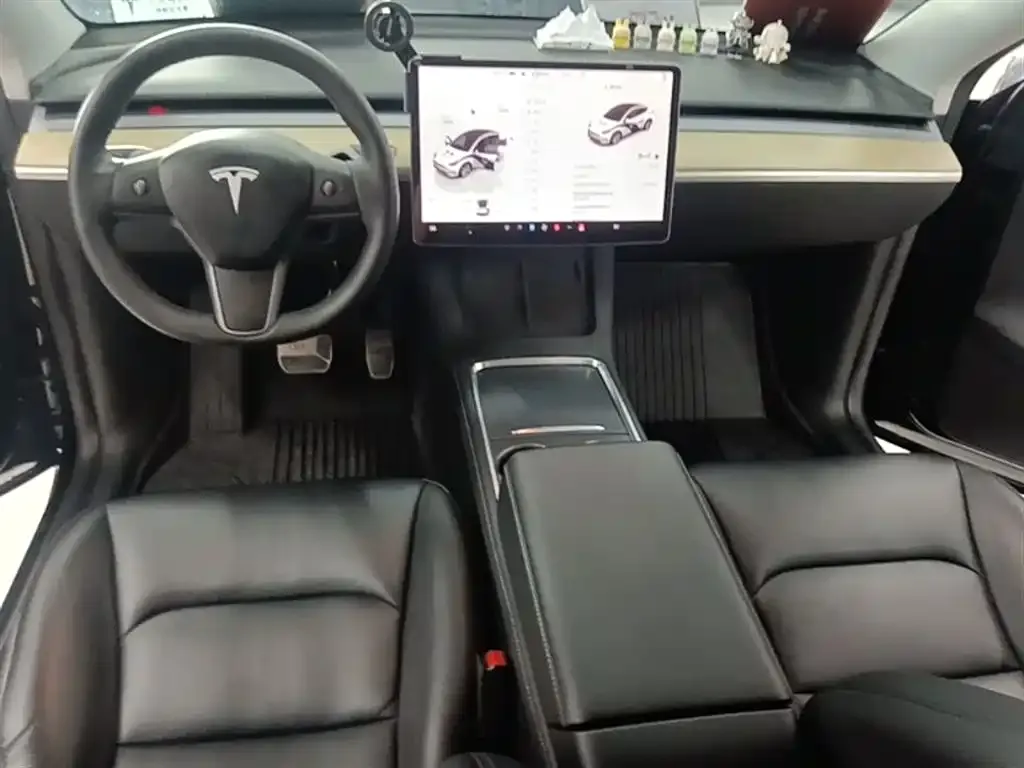 Tesla Model Y — фото 4