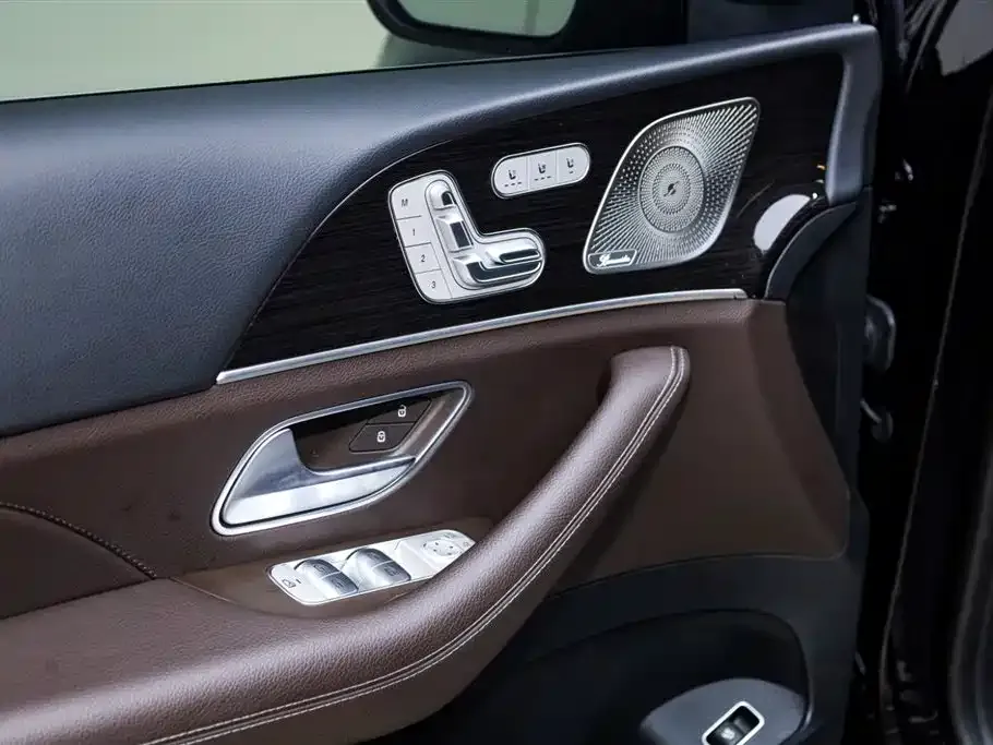 Mercedes-Benz GLS — фото 7