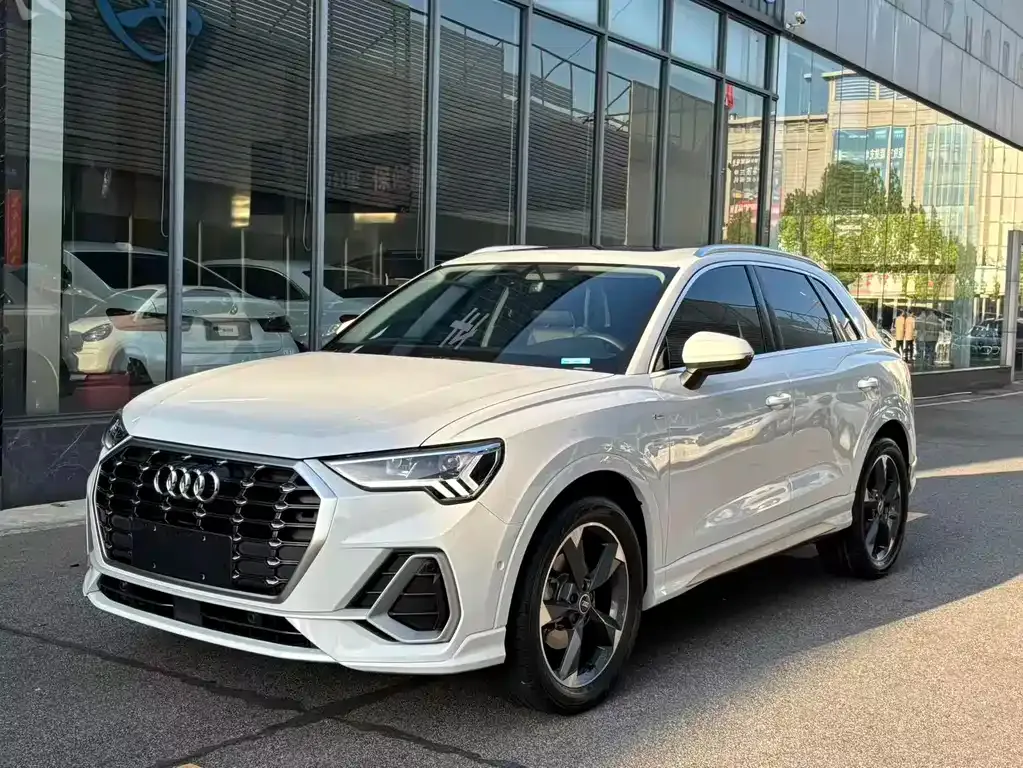 Audi Q3 — фото 1