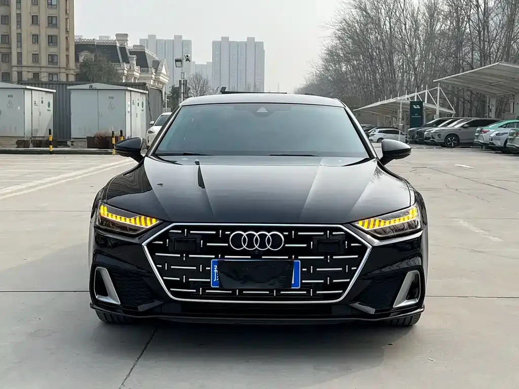 Audi A7L — фото 1