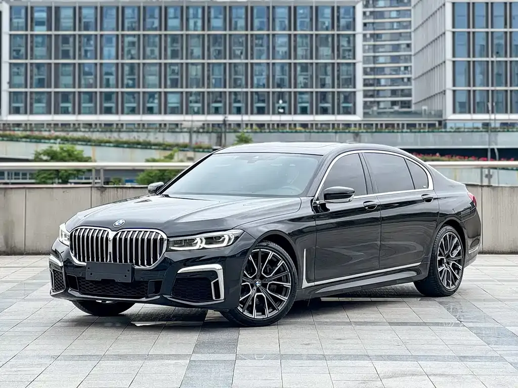 BMW 7 Series — фото 1