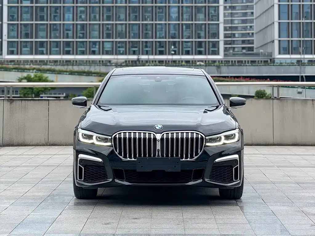 BMW 7 Series — фото 2