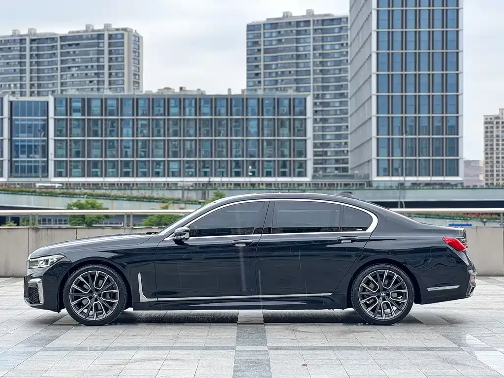 BMW 7 Series — фото 5