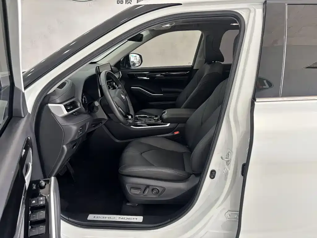Toyota Highlander 2024 из CN, фото 2