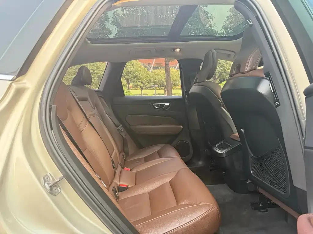 Volvo XC60 2021 из CN, фото 3