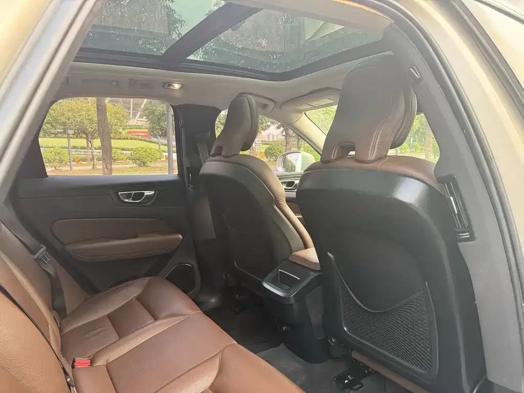 Volvo XC60 2021 из CN, фото 4