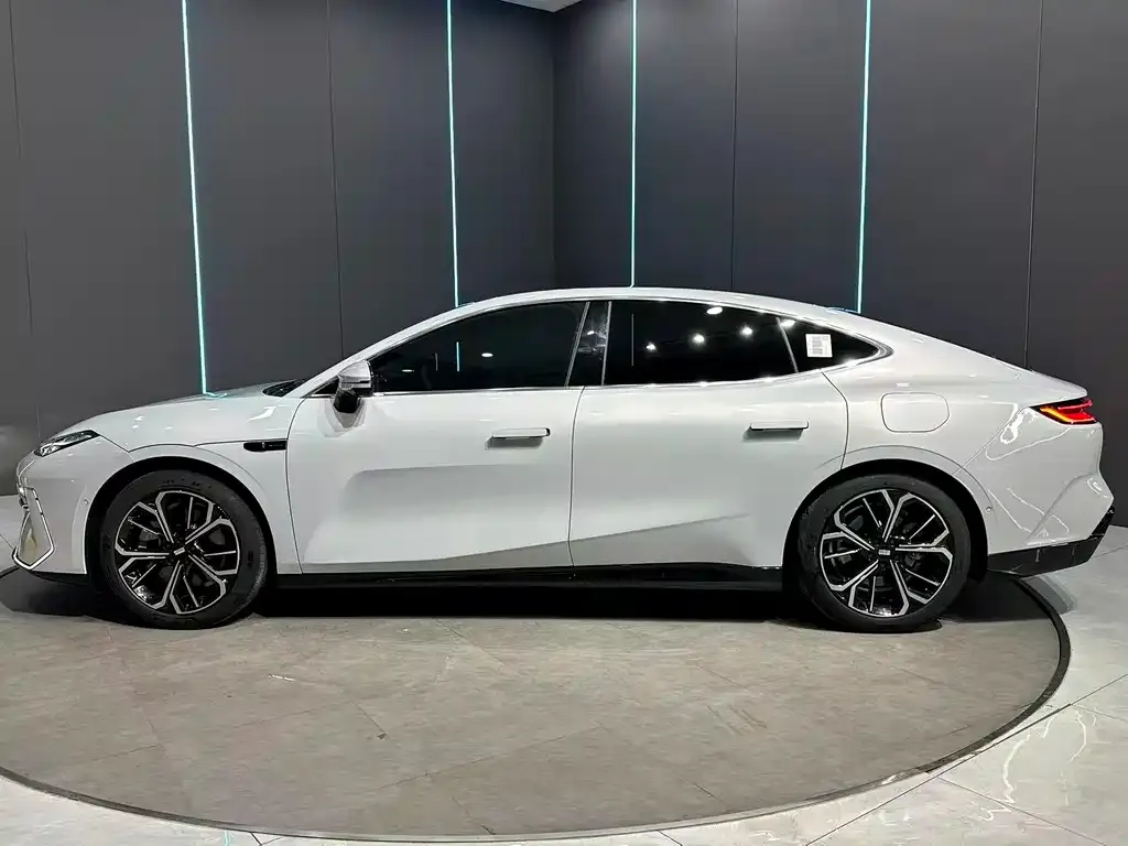 Geely Galaxy E8 — фото 10