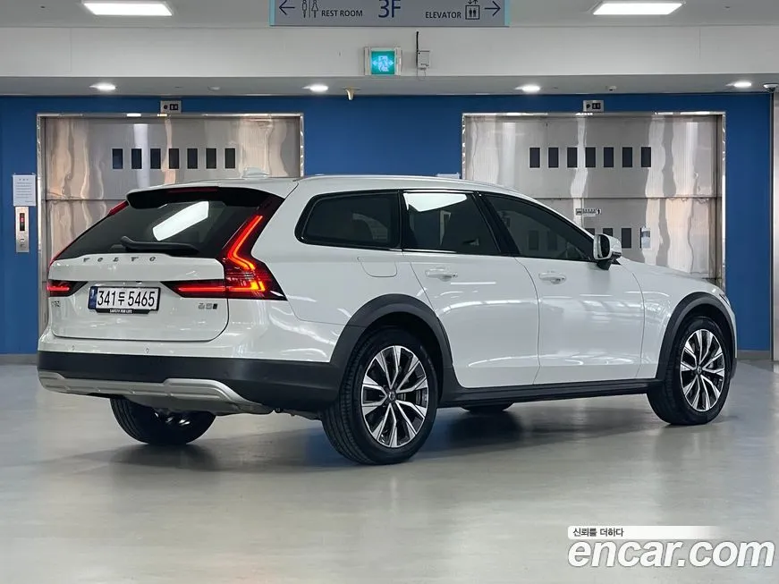 Volvo V90 2024 из KR, фото 3