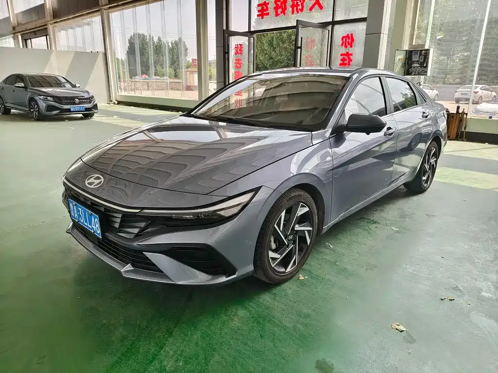 Hyundai Elantra — фото 1