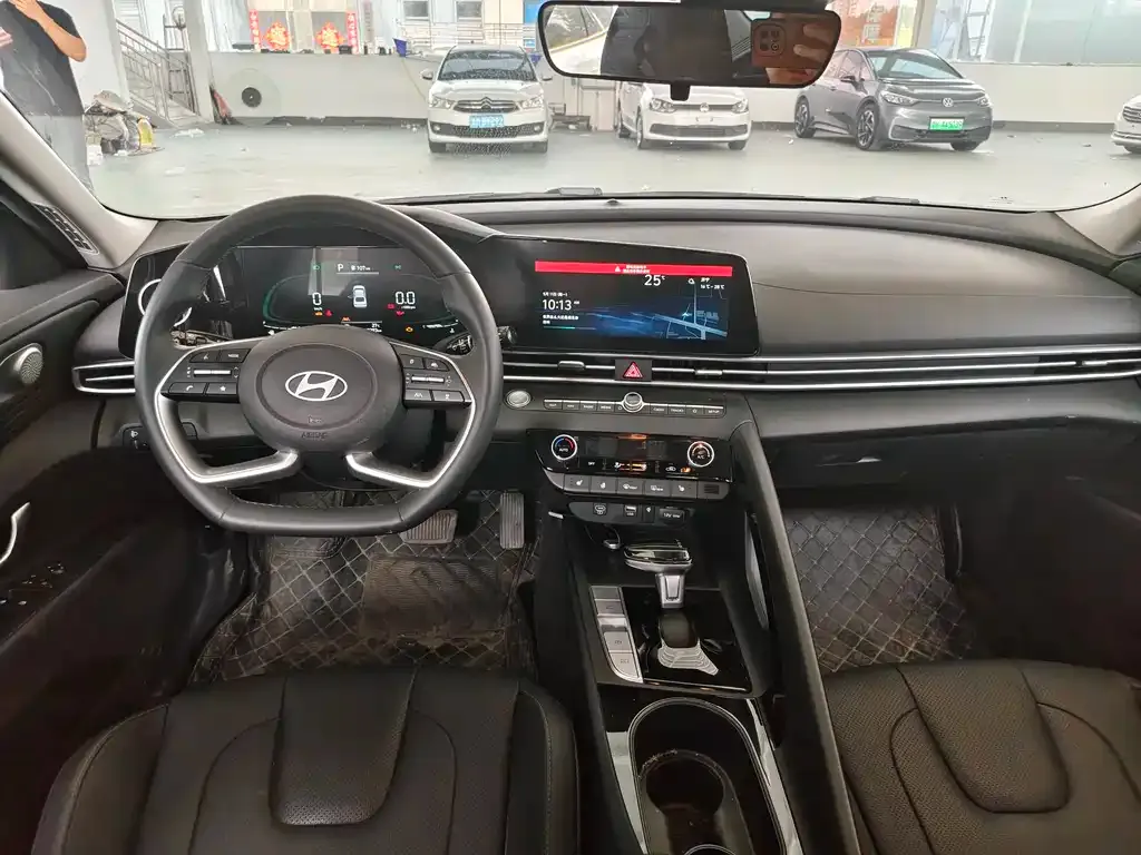 Hyundai Elantra — фото 2
